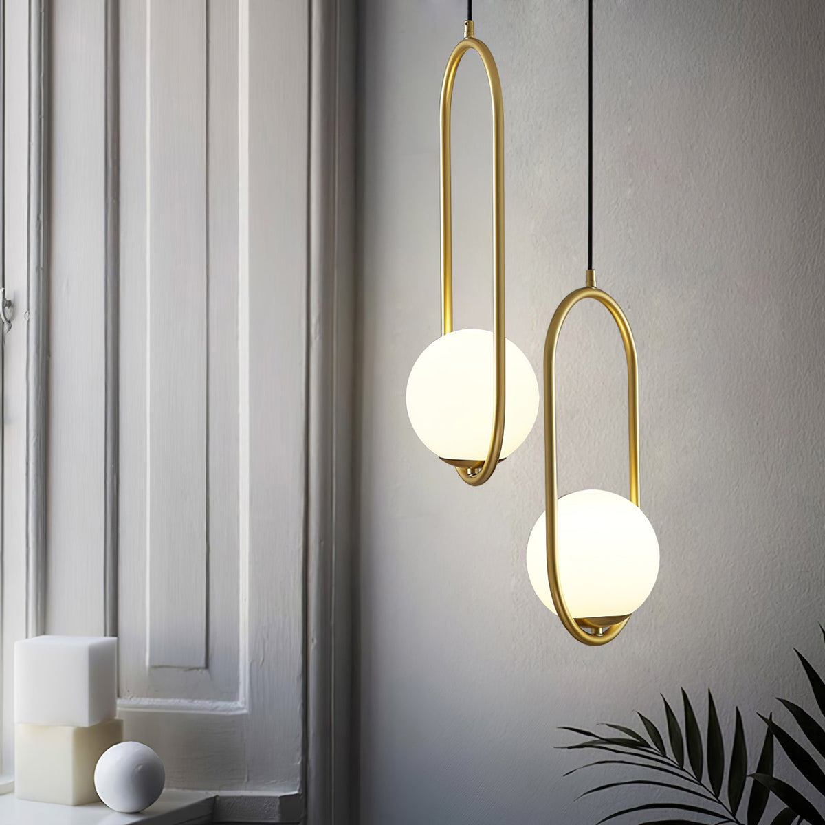 Loop Brass Glass Pendant Light – Glass detail 6
